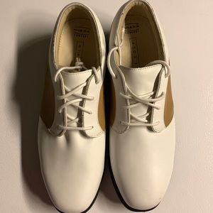 NEW  Women’s Nike air comfort golf shoes VERDANA LAST size US 10